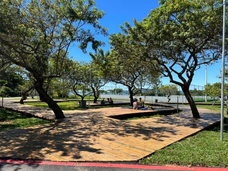 Deques do parque de coqueiros