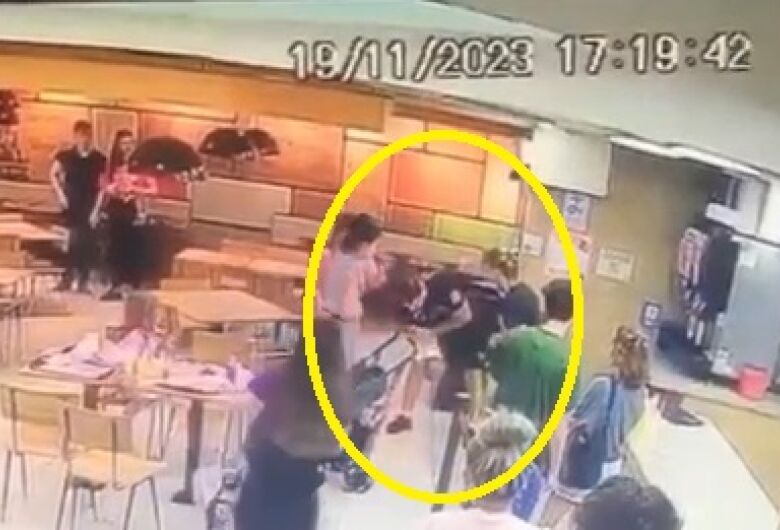 Bombeiro ajudou mãe que estava desesperada com a criança afogada