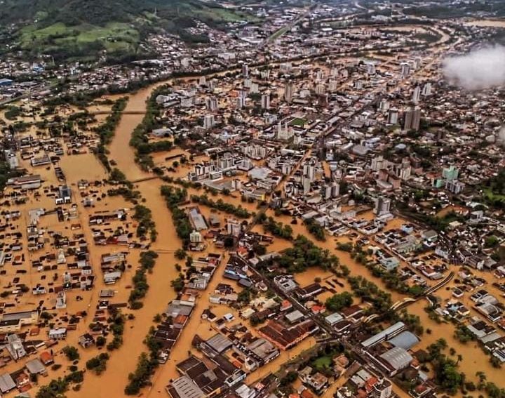 About 15 days after the last flood occurred among a series of 7 floods in 2023, the City Hall of Rio do Sul, in Alto Vale do Itajaí, reported that it had completed on Tuesday (12) the collection of debris caused by the flood , historical remains left in flooded houses throughout the city – Photo: Archive/Reproduction/ND