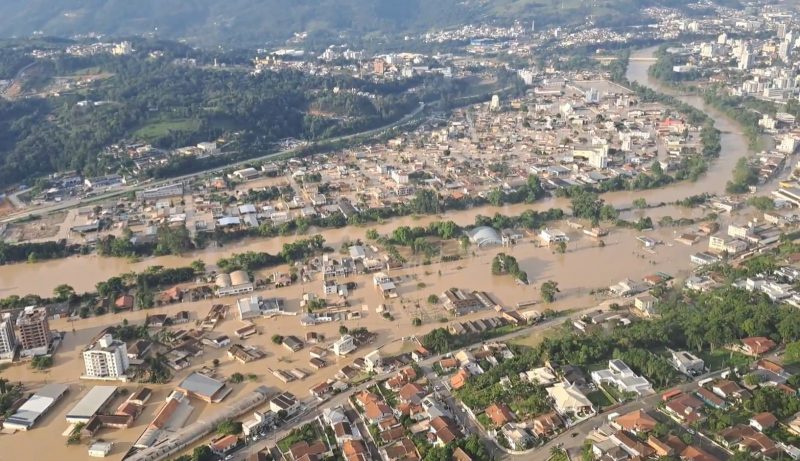 Cidade de Rio do Sul vista do alto durante enchente que assolou cidade em outubro de 2023