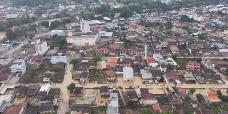 Chuvas deixa milhares de desabrigados 