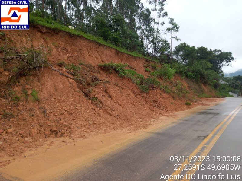 Estradas são impactadas por chuvas em Santa Catarina 