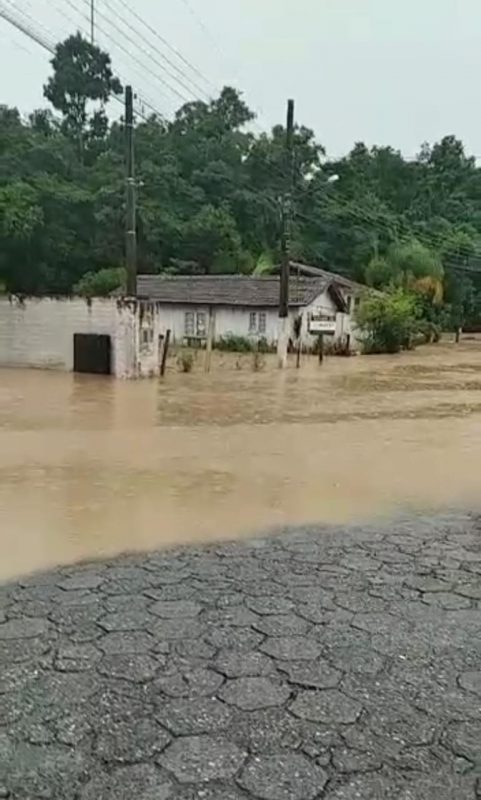 Ituporanga registrou pontos de alagamento durante cheia do rio Gabiroba, nesta quinta-feira (16) – Foto: Redes Sociais/Divulga&ccedil;&atilde;o/ND