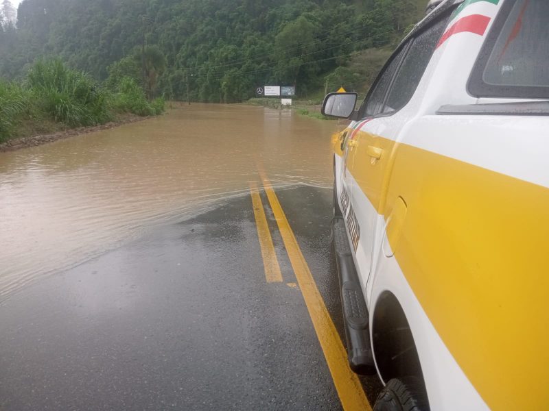 SC-350 est&aacute; com trecho alagado entre Rio do Sul e Aurora – Foto: PMRv-SC/Divulga&ccedil;&atilde;o/ND