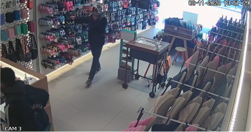 Dupla "armada" com alicates rouba estabelecimentos em Blumenau