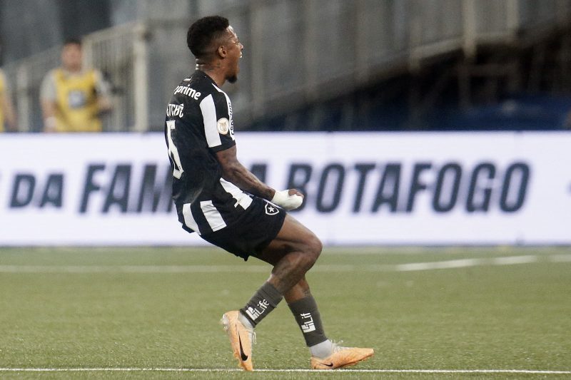Tchê Tchê comemora golaço contra o Palmeiras 
