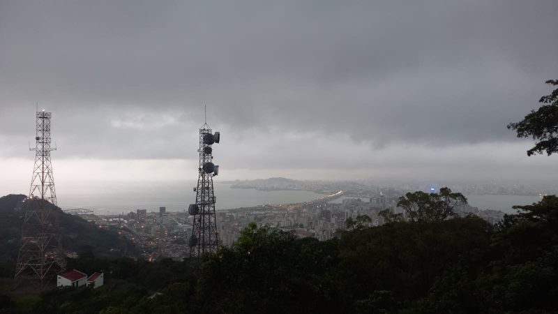 Frente fria se afasta, mas uma outra se aproxima logo em seguida neste fim de semana em Santa Catarina - Foto: Luiz Fernando Dresch/ND