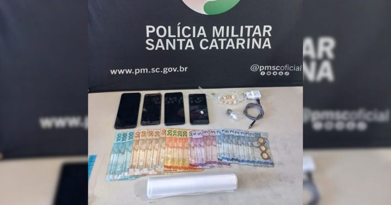 Drogas e celulares encontrados pela PM 