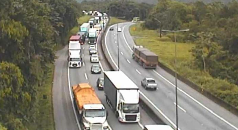 Tr&acirc;nsito congestionado (Imagem ilustrativa) – Foto: Arteris Litoral Sul/Arquivo