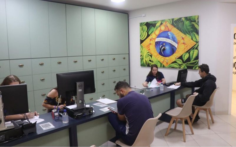 Candidatos em unidade do SIME, concorrendo a vagas de emprego