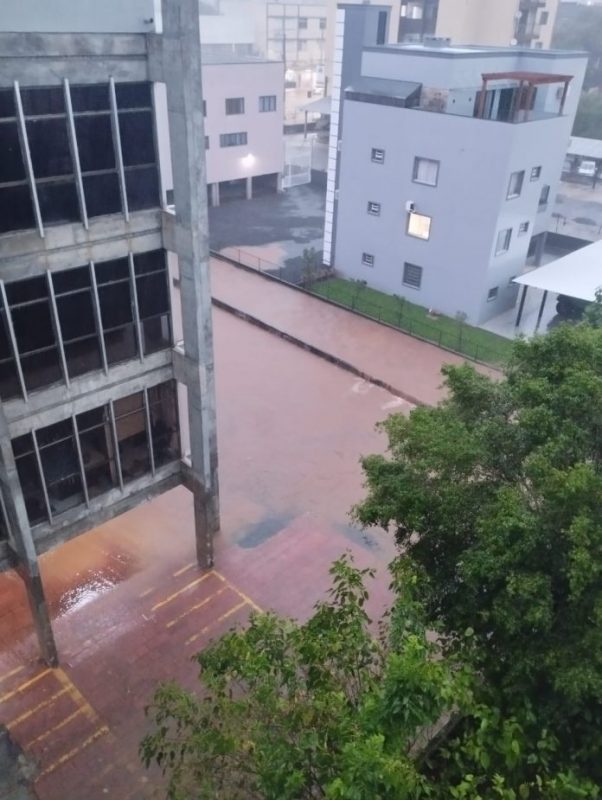 Moradores registram alagamentos em Conc&oacute;rdia. &mdash; Foto: Reprodu&ccedil;&atilde;o/ND