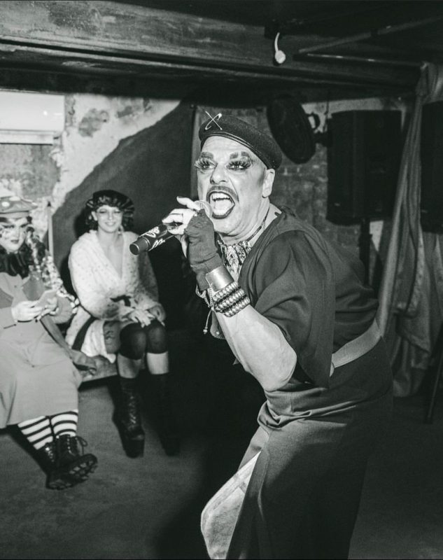 Cantora drag Zuleika Zimbábue é atração da Agenda Cultural do final de semana em Florianópolis