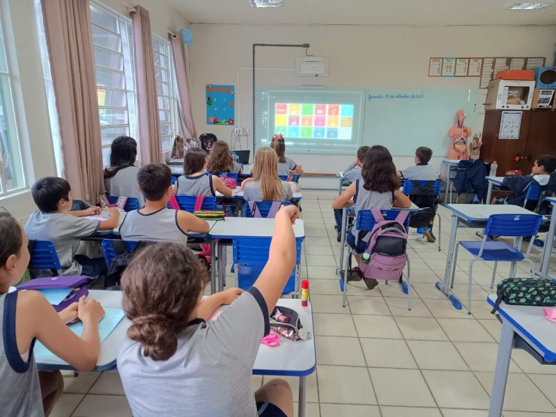 Antes de botar o conhecimento em prática, os estudantes aprenderam na sala de aula sobre os ODS e os conceitos sobre a saúde