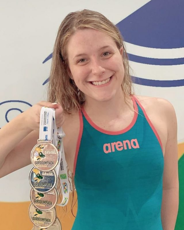 Nadadora joinvilense ficou com a prata em sete provas e agora mira o Sul-Americano