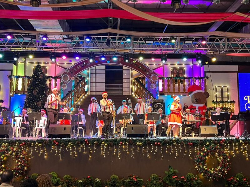 Espetáculo da Banda Noel acontece no Parque Vila Germânica, com coreografias típicas em um show para toda a família 