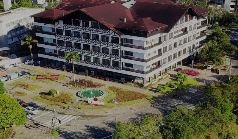 Prefeito Mário Hildebrandt comunicou as mudanças do primeiro escalão da Prefeitura Municipal nesta sexta-feira (9) 