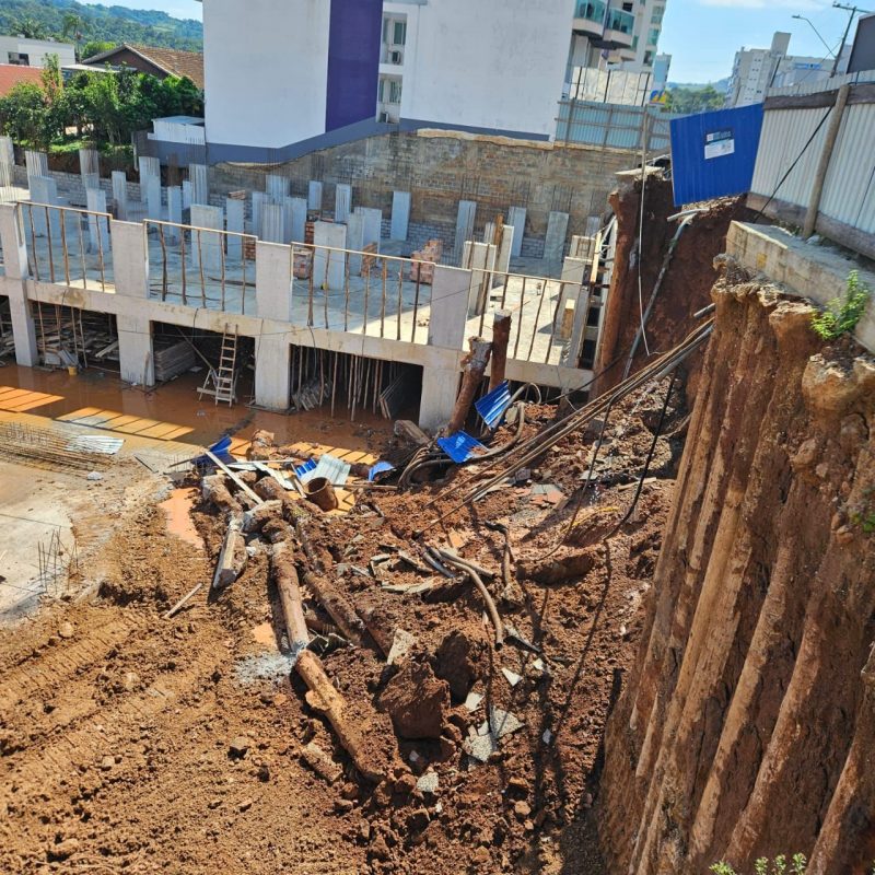 Homem foi levado para o hospital com ferimento no p&eacute; – Foto: Reprodu&ccedil;&atilde;o/Ezequiel Machado/Arthur Schreiner
