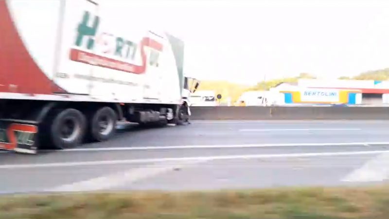 Acidente na BR-101 ocorreu por volta das 6h desta quarta-feira (20) – Foto: Reprodu&ccedil;&atilde;o/redes sociais/ND