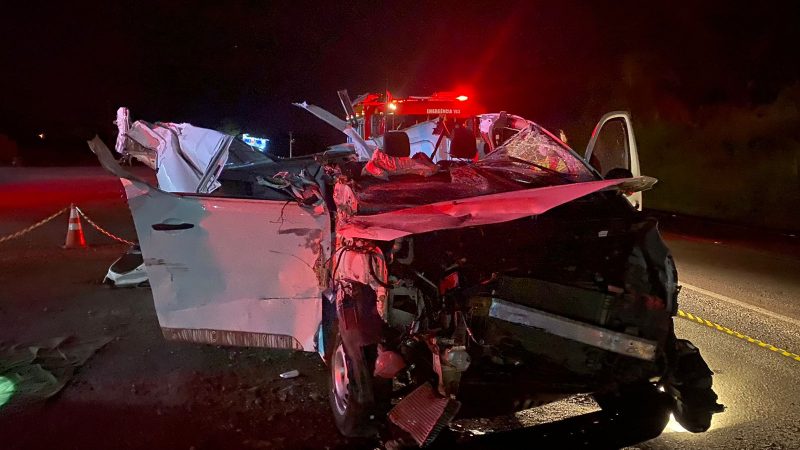 Emanuelly Rahn de Souza, de 18 anos, morreu no acidente registrado na noite de sábado (30); nas redes sociais, amigos e familiares lamentaram o falecimento da jovem 