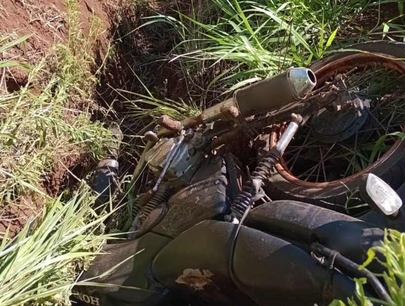 Um motociclista morreu e outro ficou ferido em um grave acidente.