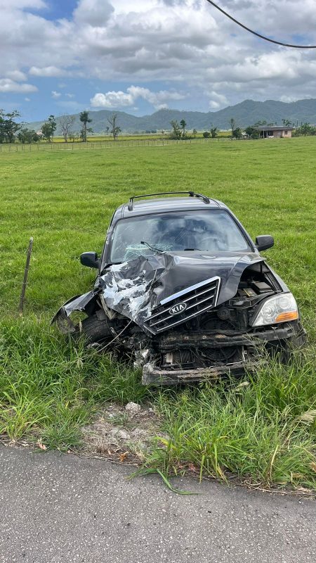 Acidente aconteceu na tarde deste domingo (31), na Rodovia Jorge Lacerda; motorista precisou ser encaminhada para atendimento médico 