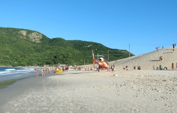 Adolescente se afoga e é salvo de parada cardiorrespiratória em praia de Florianópolis