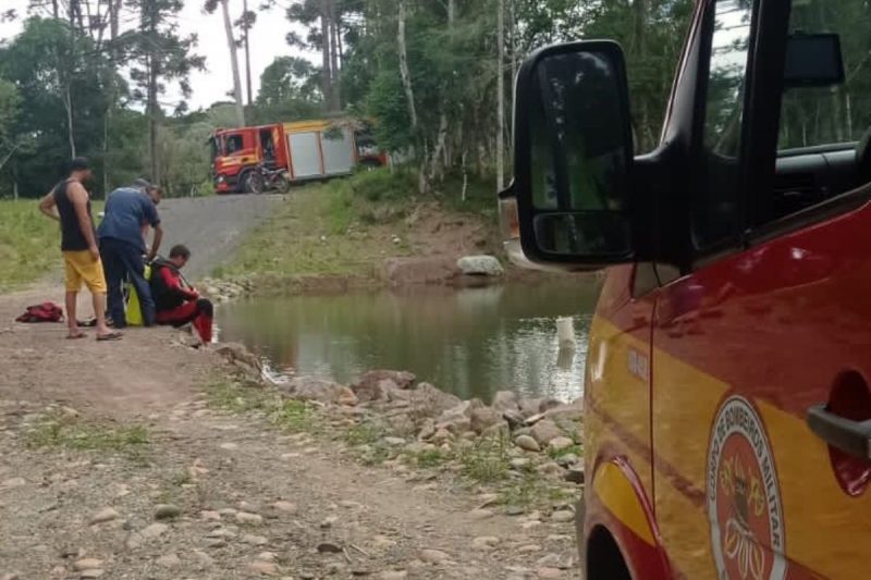 Rapaz morreu afogado após mergulhar