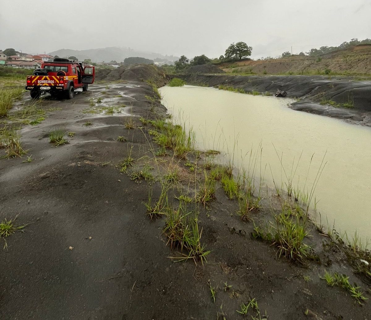 A teenager drowned in a dam in Bom Retiro.