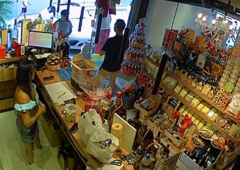 Porsche é roubada e dono pede para ladrão deixar as carnes