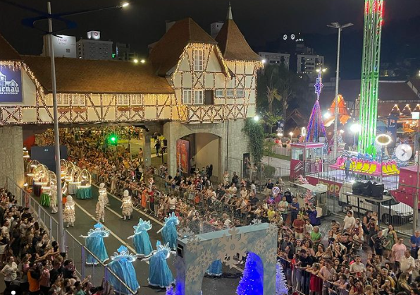 Desfile de Natal marca a chegada do final em ano em Blumenau - Foto: Internet/Divulgação/ND