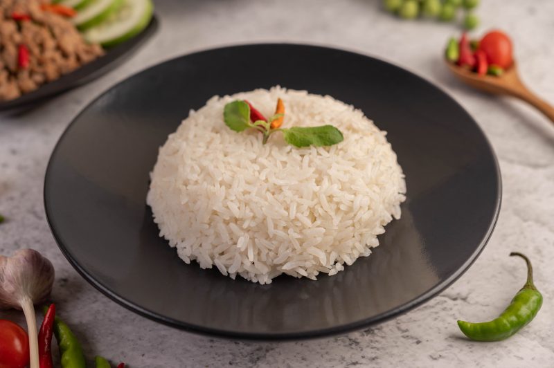 Arroz branco em um prato