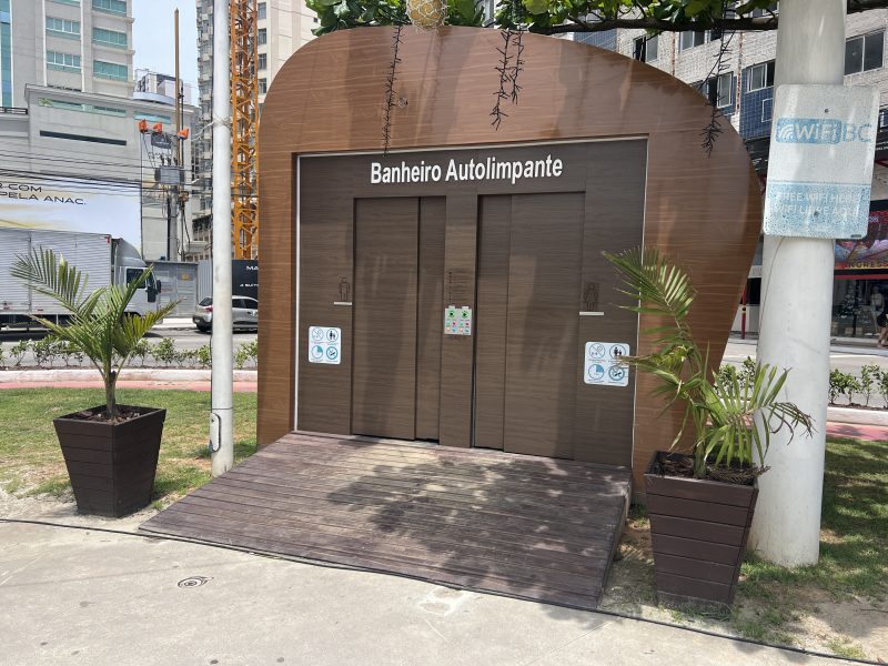 Self-cleaning bathroom in Balneario Camboriu