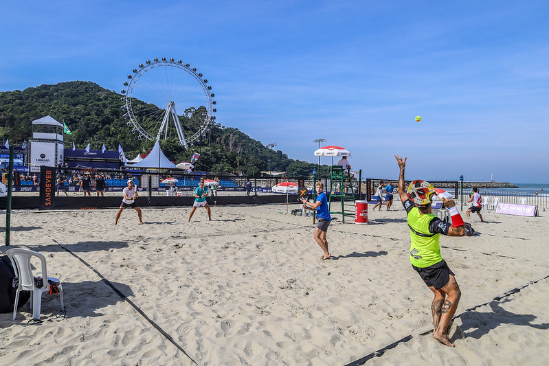 Beach Tennis &eacute; o esporte que mais cresce e tem atletas de todas as idades – Foto: Cristiano Andujar/CBT/ND