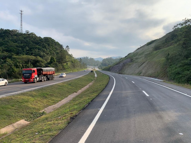 Trecho da BR-470 entre Navegantes e Indaial