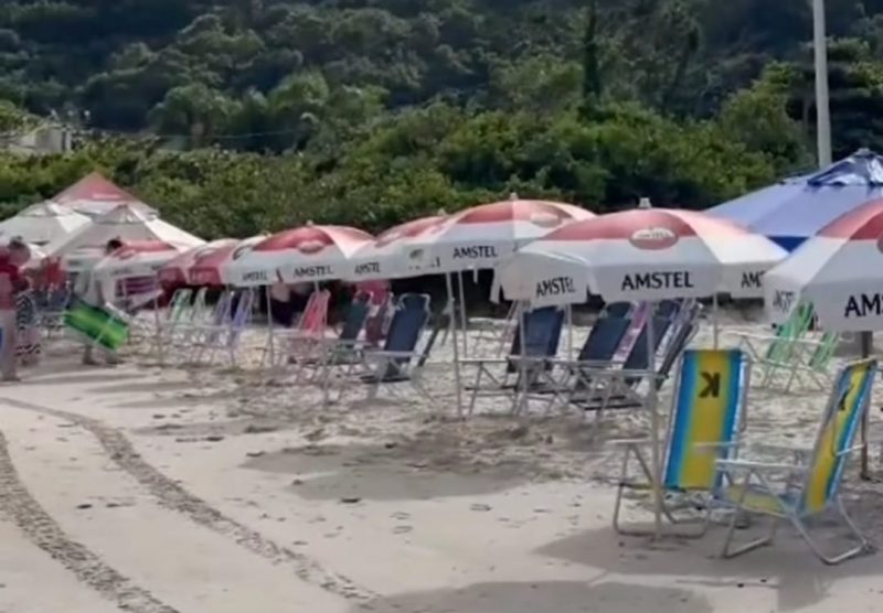 Praia da Daniela &eacute; ocupada por comerciantes de aluguel de cadeiras. – Foto: Reprodu&ccedil;&atilde;o Instagram/ND