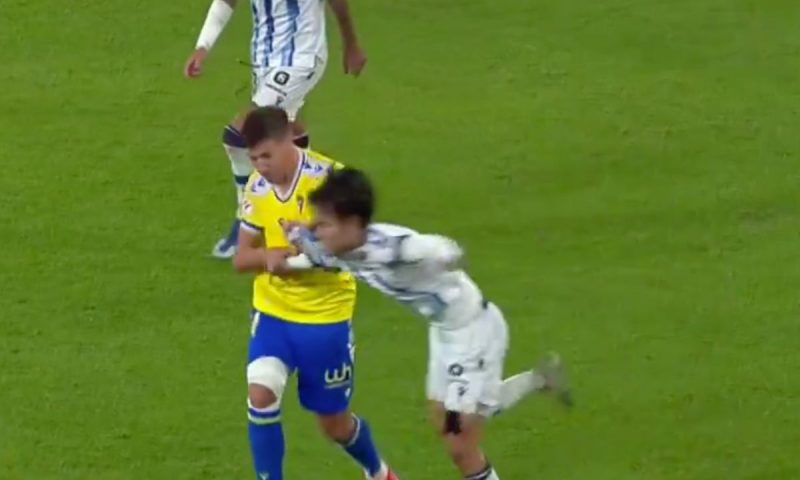 Jogador espanhol gira adversário que quase decola no impulso