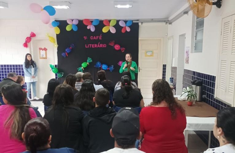 Café Literário contou com a participação de familiares e estudantes