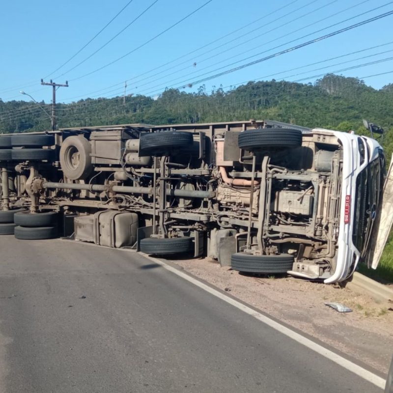 Acidente aconteceu na SC-340, em Presidente Get&uacute;lio – Foto: Divulga&ccedil;&atilde;o/Reprodu&ccedil;&atilde;o/ND