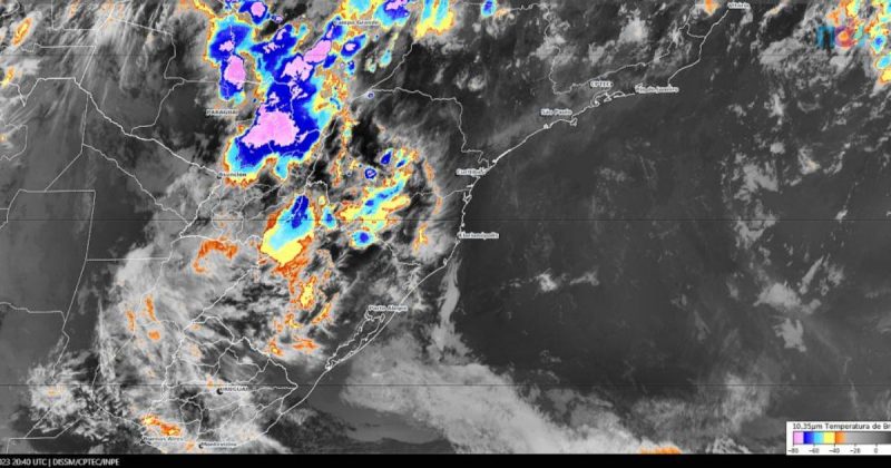 Calor extremo no Litoral Norte é causada por área de bloqueio atmosférico, como mostra imagem de satélite