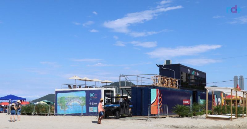 Na foto, montagem do Centro de Controle Operacional na praia Central de Balneário Camboriú que ficará pronto no próximo dia 20 de dezembro