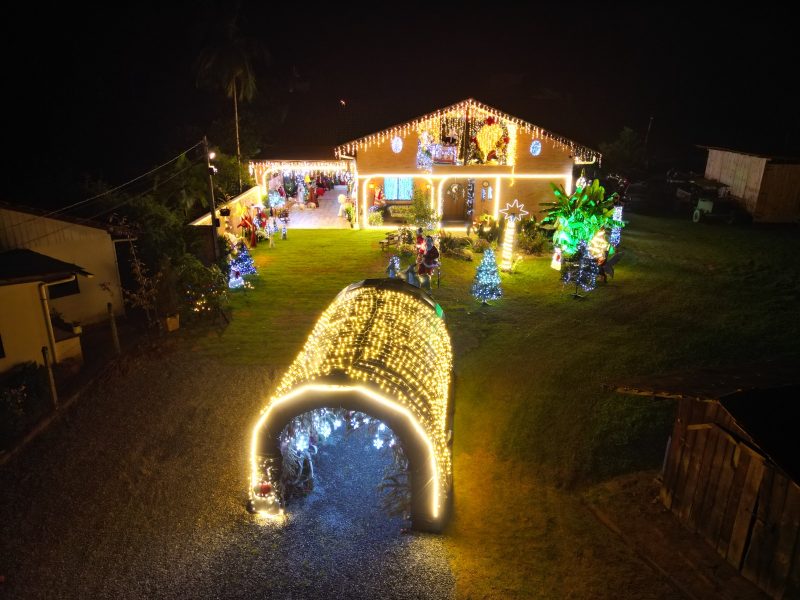 Casa decorada para o Natal é aberta à visitação e fica em Pomerode, no Vale do Itajaí - Imagens cedidas/Raphael Carrasco/Jornal de Pomerode/Reprodução/ND