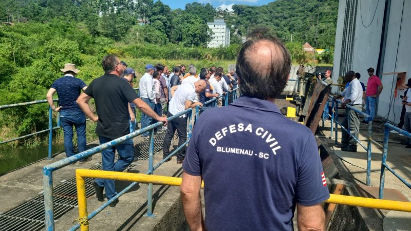 Blumenau registrou diversas enchentes em sua história e adotou protocolos para evacuar moradores antes de serem atingidos pelas águas 