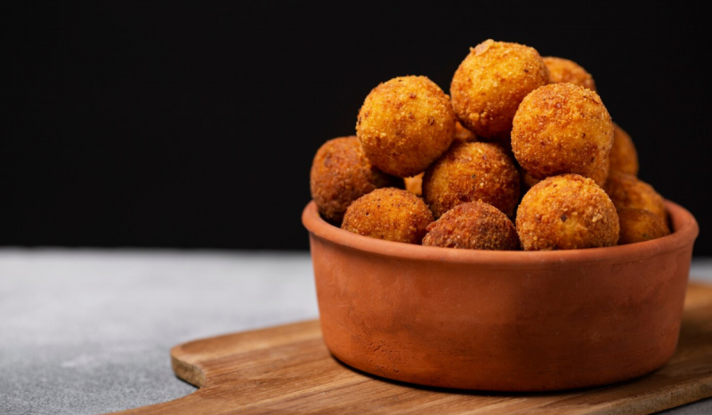 Croquete de bolinha para ilustrar matéria sobre receitas para aproveitar o que sobrou da ceia de natal