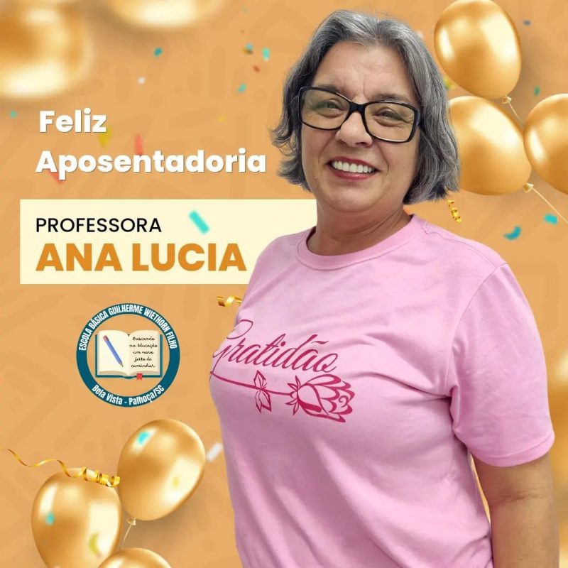 Imagem da professora sorrindo ao lado dos dizeres "Feliz aposentadoria, professora Ana Lucia"