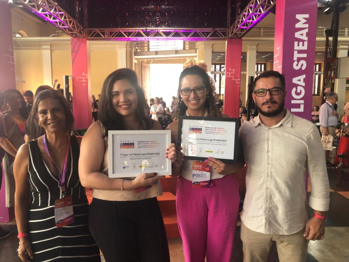 Representantes da escola de S&atilde;o Francisco do Sul s&atilde;o homenageados no Pr&ecirc;mio Liga STEAM – Foto: Divulga&ccedil;&atilde;o/ND