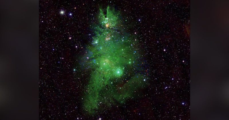 O enxame celestial de estrelas e g&aacute;s, que est&aacute; cerca de 2.500 anos-luz da Terra, foi compartilhado pela Nasa – Foto: Nasa/Divulga&ccedil;&atilde;o/ND