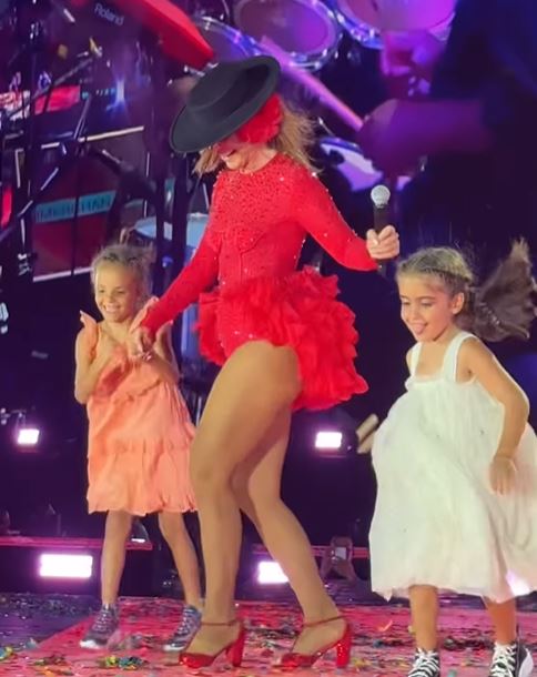 Filhas g&ecirc;meas de Ivete Sangalo encantam p&uacute;blico durante show da m&atilde;e no Maracan&atilde; – Foto: @ivetesangalo/Reprodu&ccedil;&atilde;o/ND