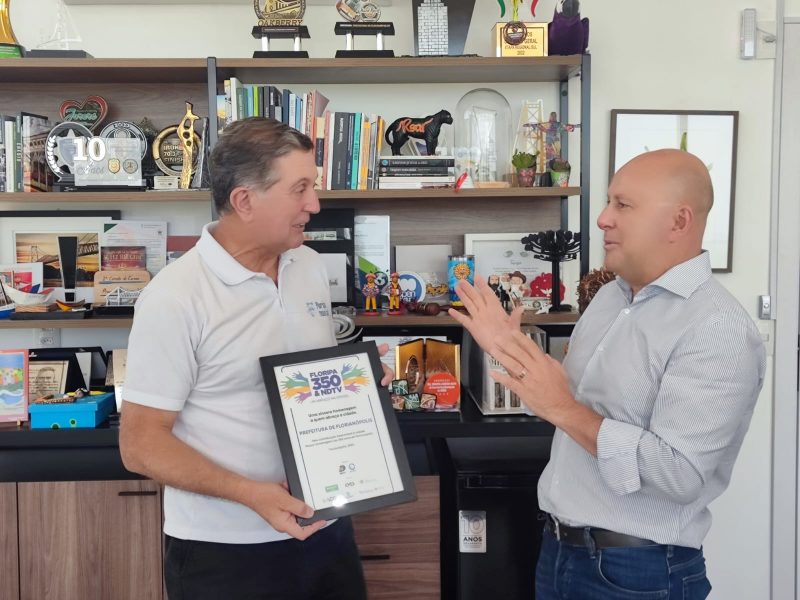Homenagem foi entregue pelo presidente do Grupo ND, Marcelo Petrelli – Foto: Karina Koppe/ND