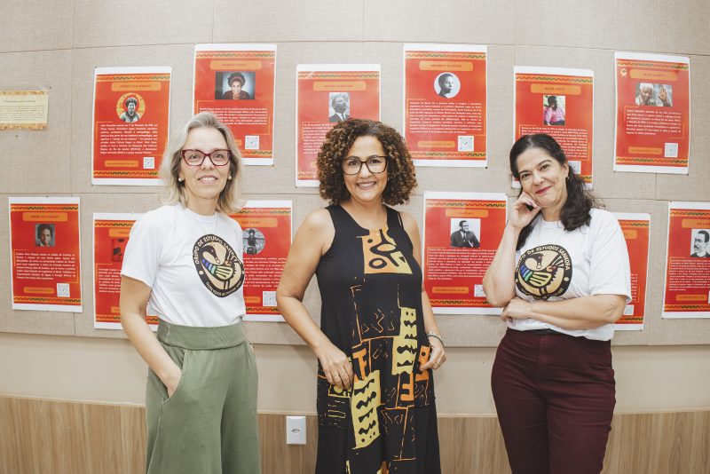 Professoras da Escola Básica Municipal (EBM) Beatriz de Souza Brito que incentivam a educação antirracista na unidade