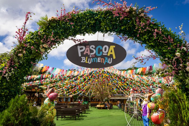 A imagem mostra a Páscoa em Blumenau